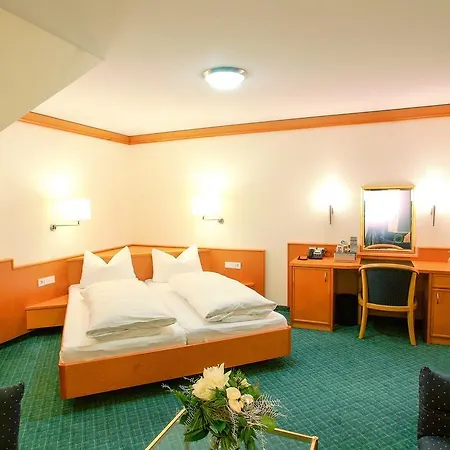 Hotel Winzerstube 4*