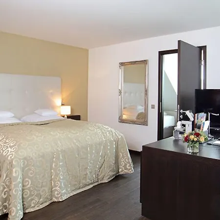 Hotel Winzerstube 4*